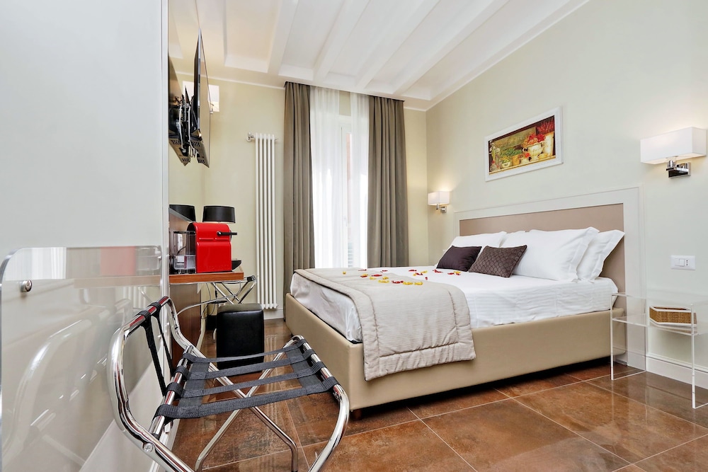 Piazza Venezia Grand Suite 4