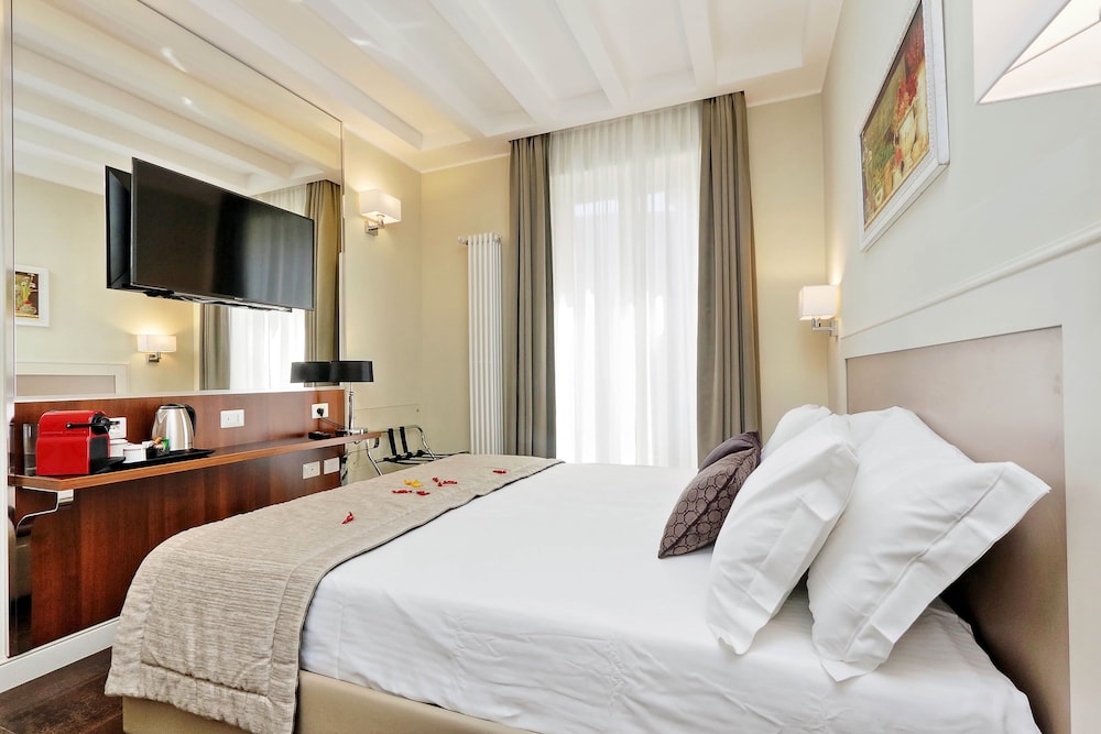 Piazza Venezia Grand Suite 7