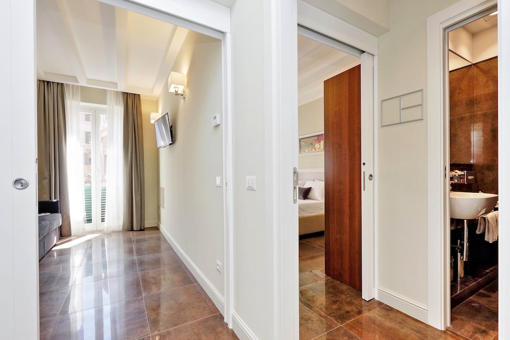 Piazza Venezia Grand Suite 12