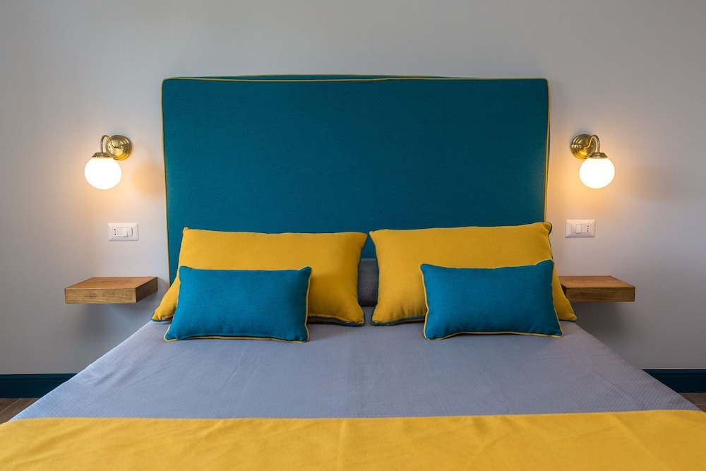 Sorrento Pool & Suites 19