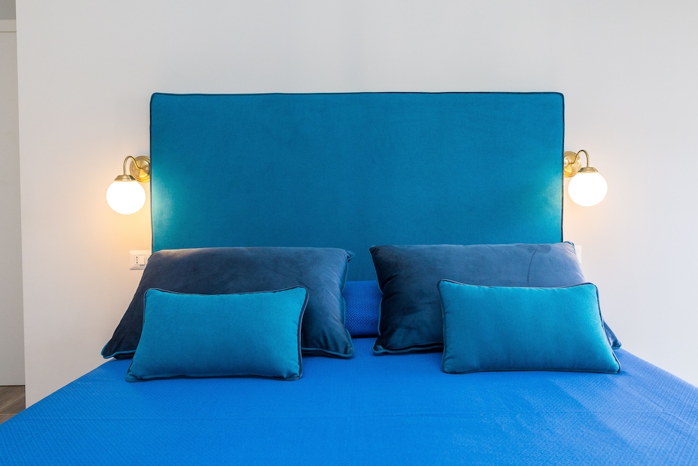 Sorrento Pool & Suites 7