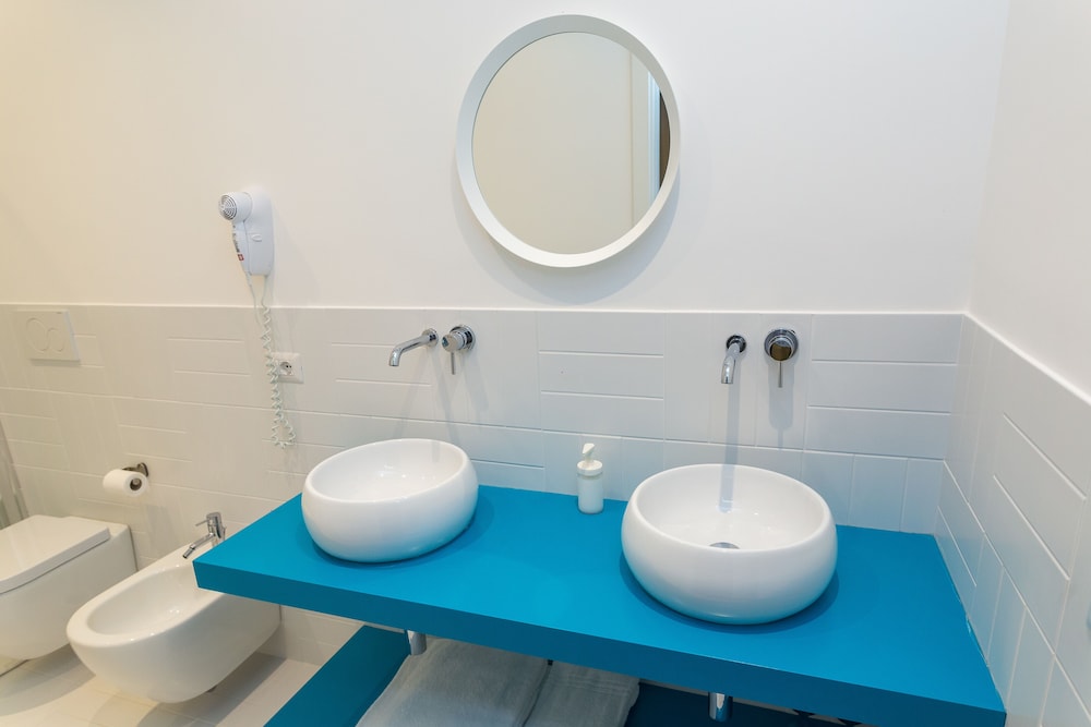 Sorrento Pool & Suites 22
