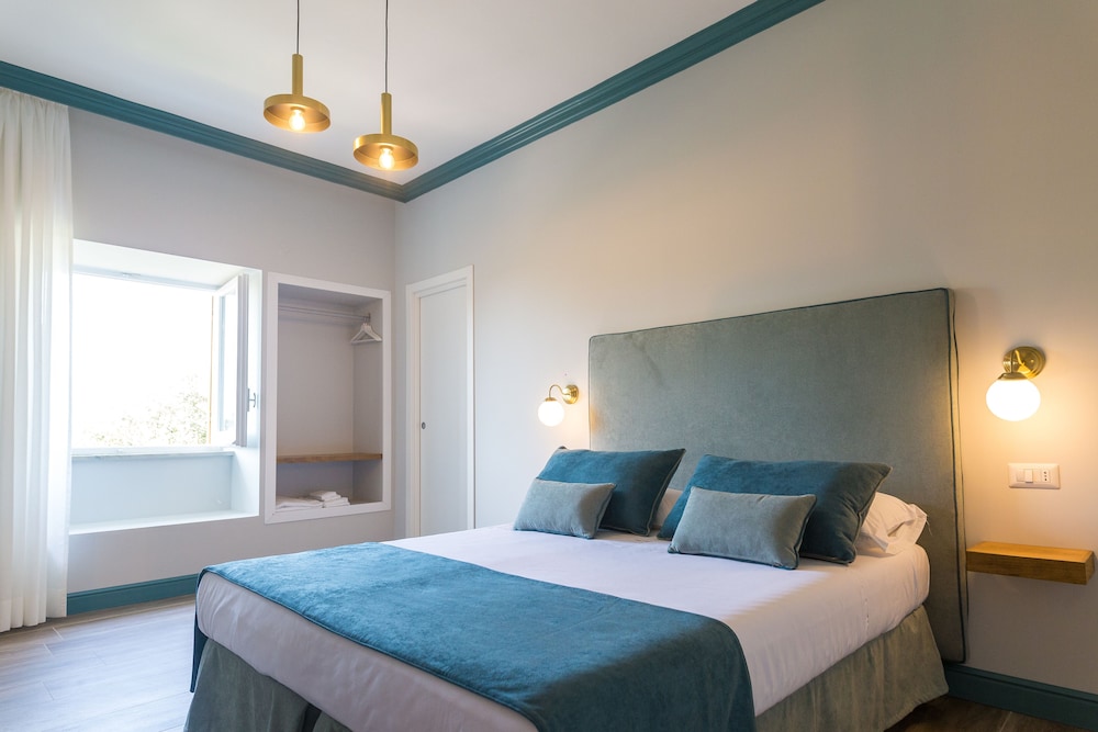 Sorrento Pool & Suites 4