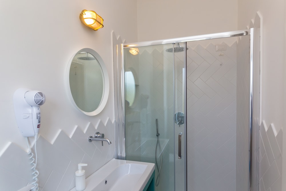 Sorrento Pool & Suites 20