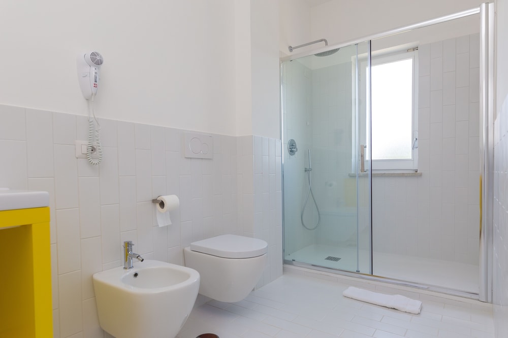 Sorrento Pool & Suites 15
