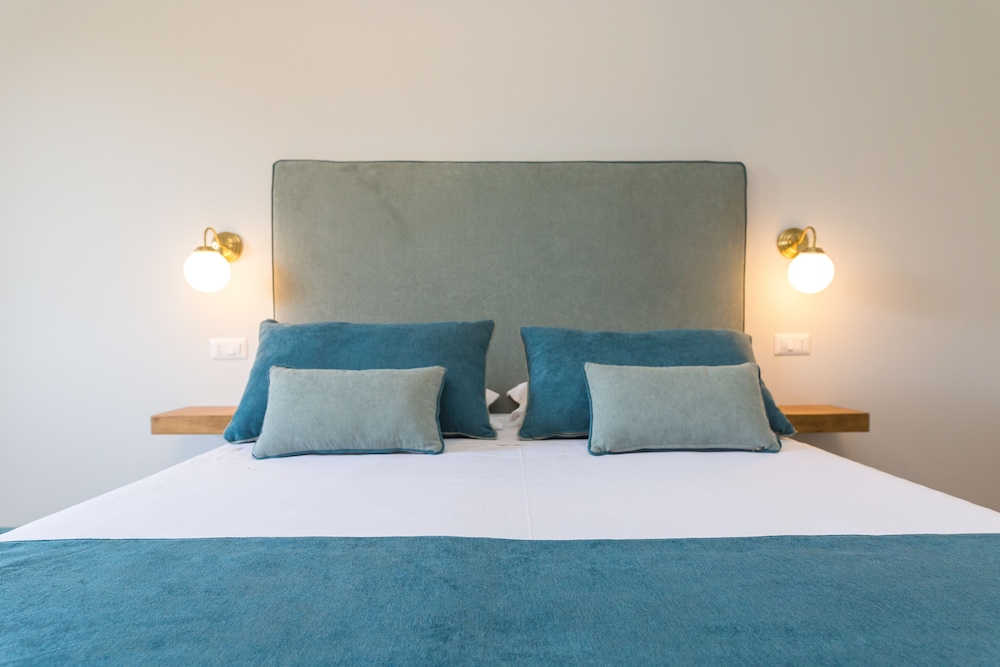 Sorrento Pool & Suites 3