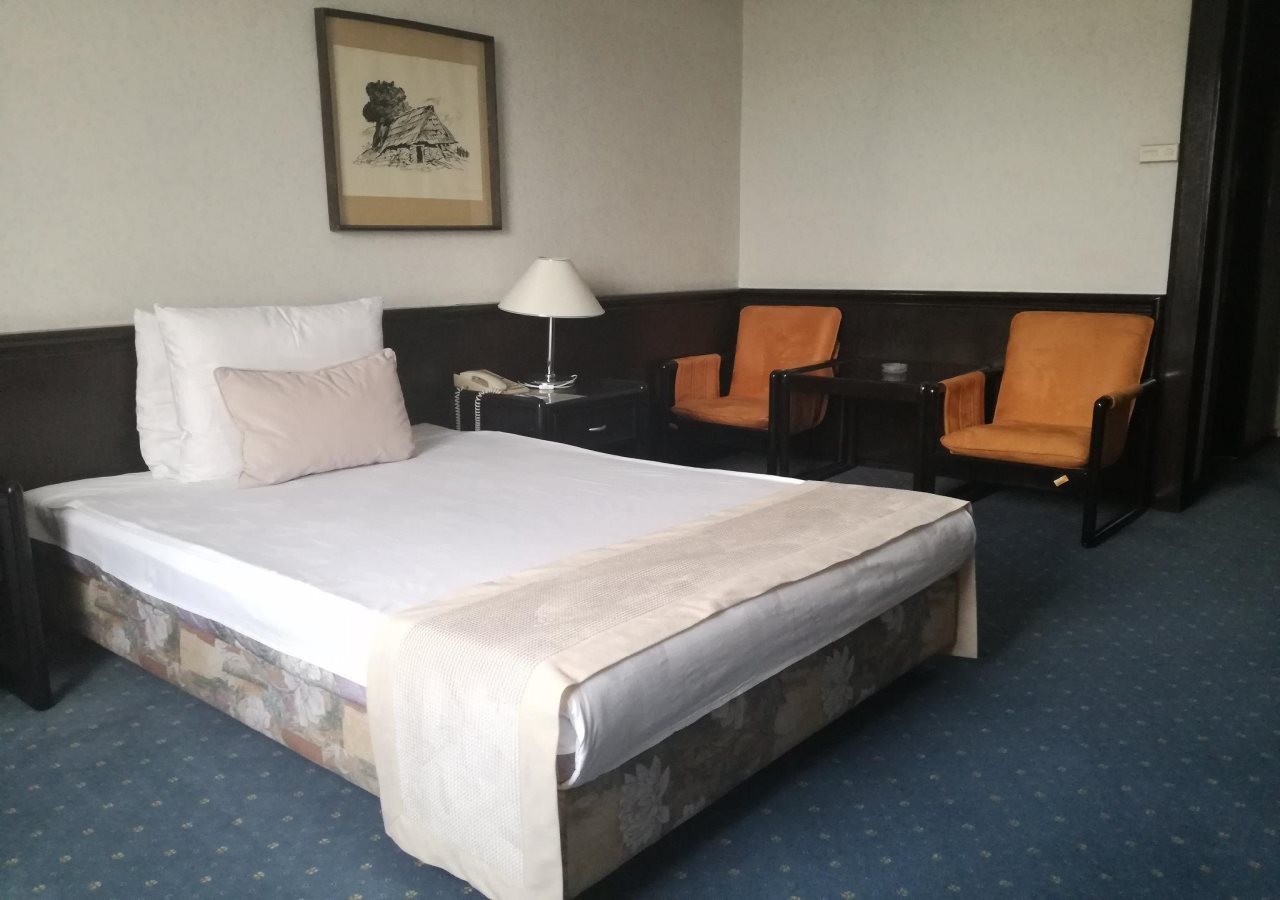 Hotel Holiday 8