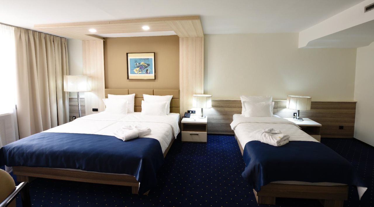 Hotel Holiday 9