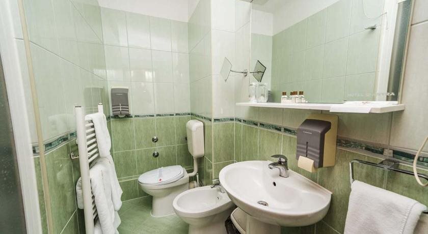 Hotel SAHAT 10
