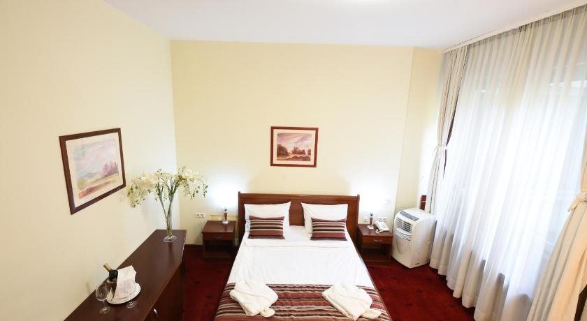 Hotel SAHAT 13