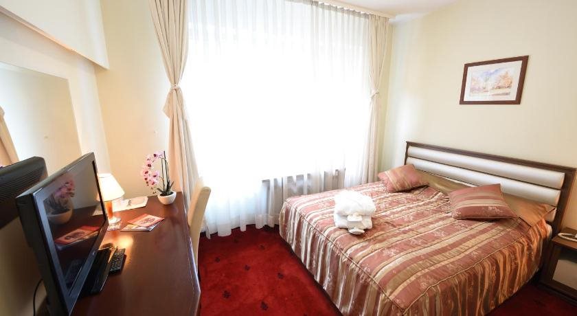 Hotel SAHAT 16