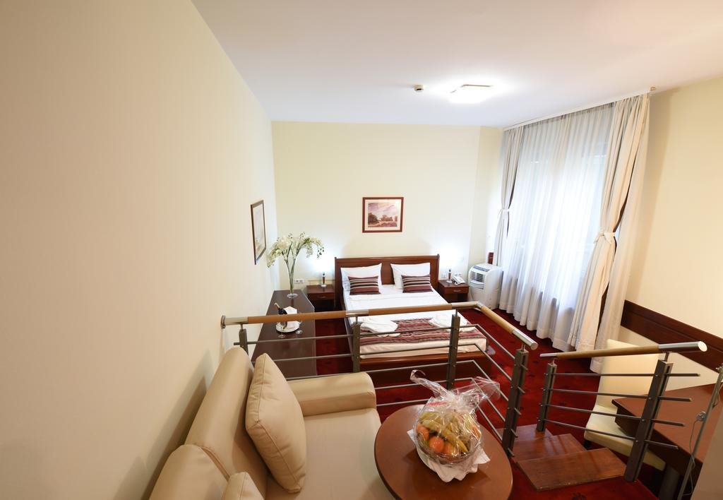 Hotel SAHAT 19