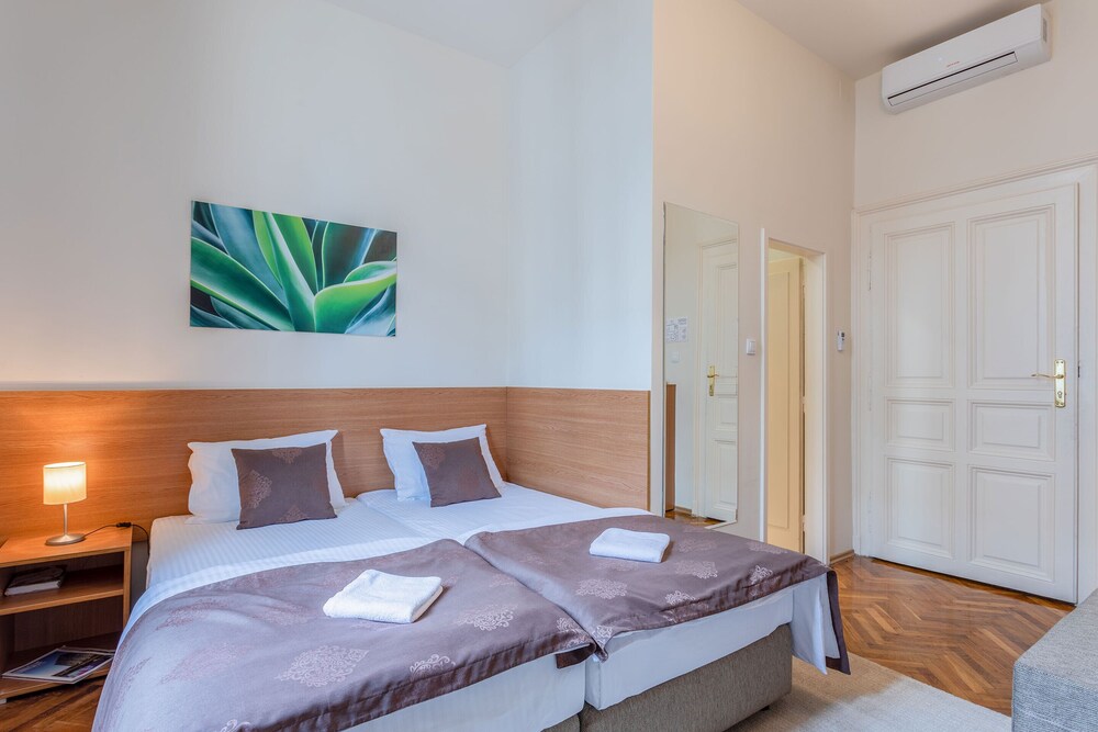 Booking En Suite 1
