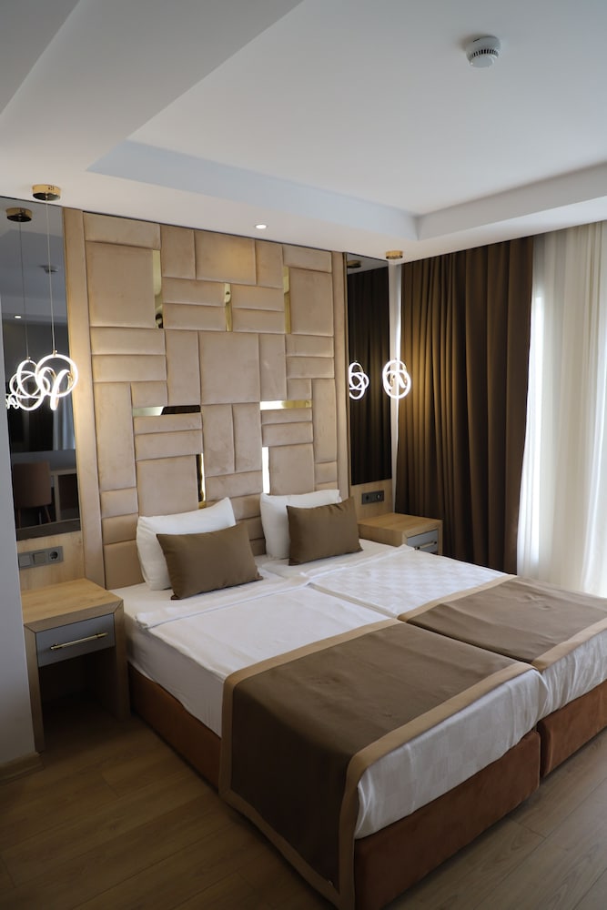 Lara Garden Butik Hotel 8