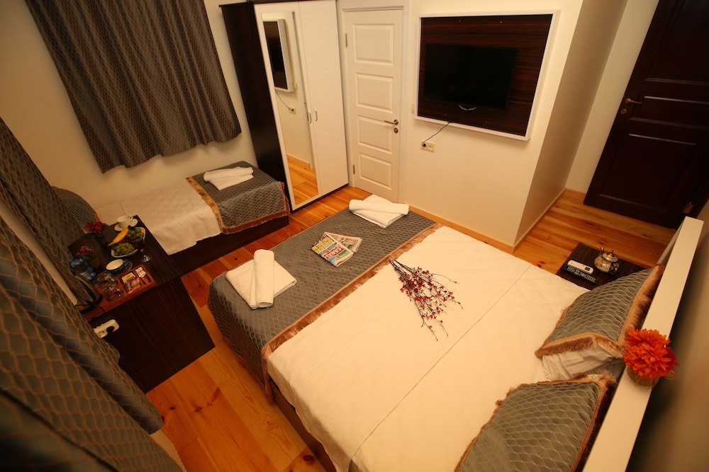 Grand Almira Hotel 10