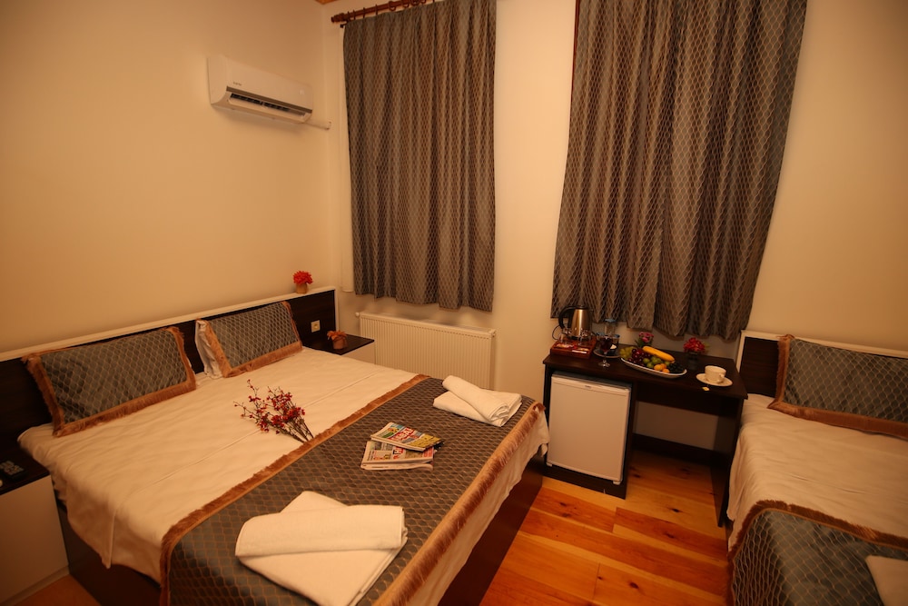 Grand Almira Hotel 8