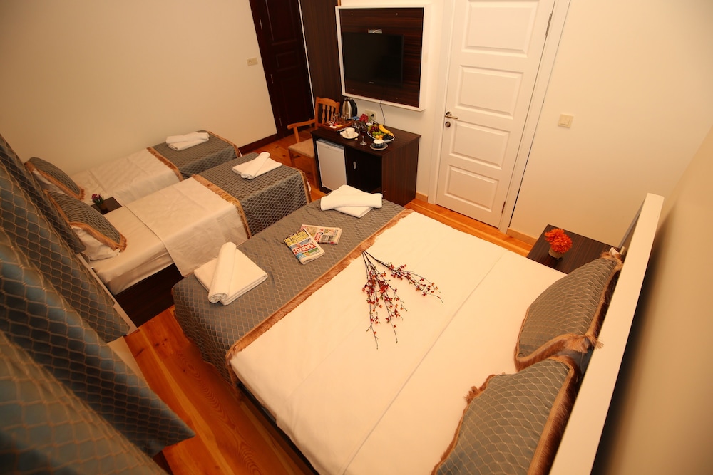 Grand Almira Hotel 4