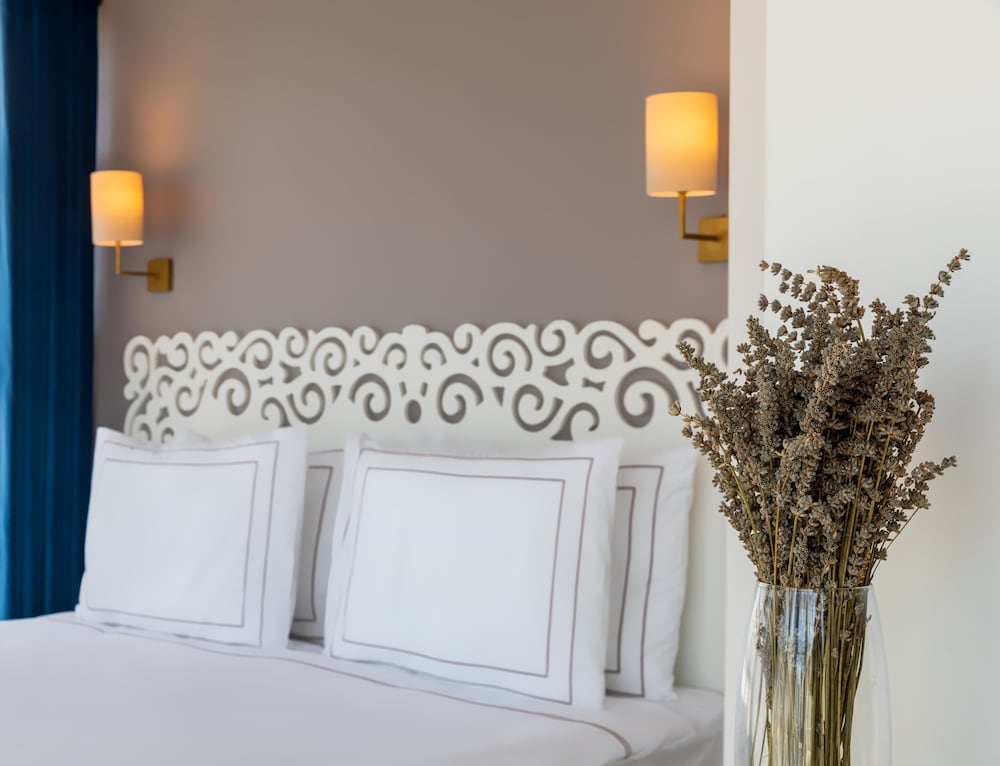 Petros Hotel 21