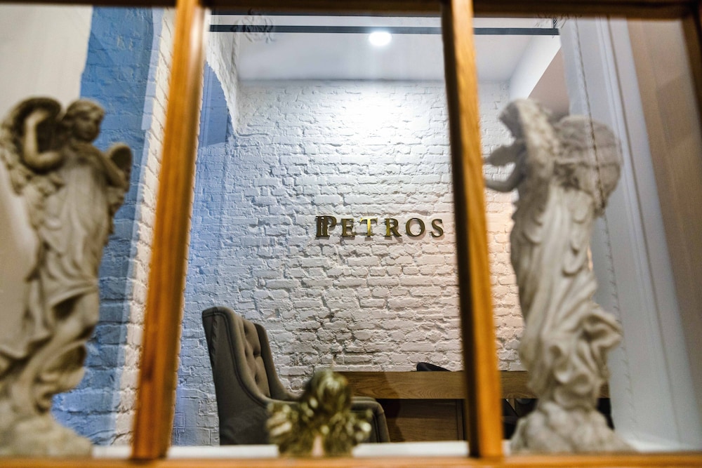 Petros Hotel 4