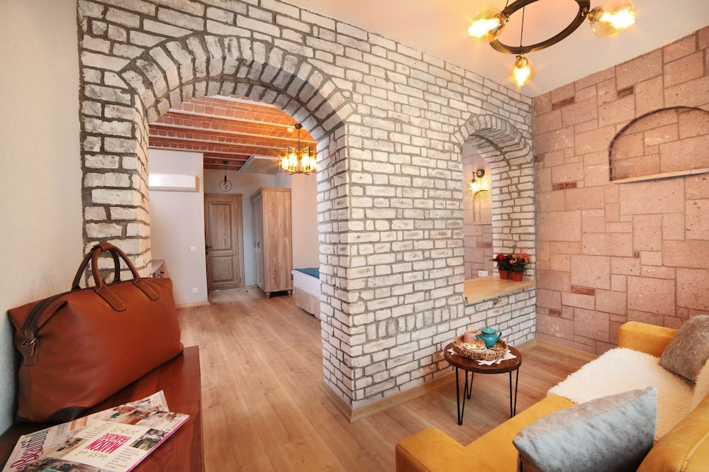 Ardilas Residence 18