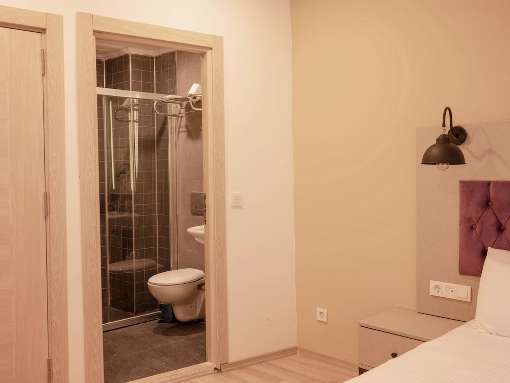 The Lola Hotel 7