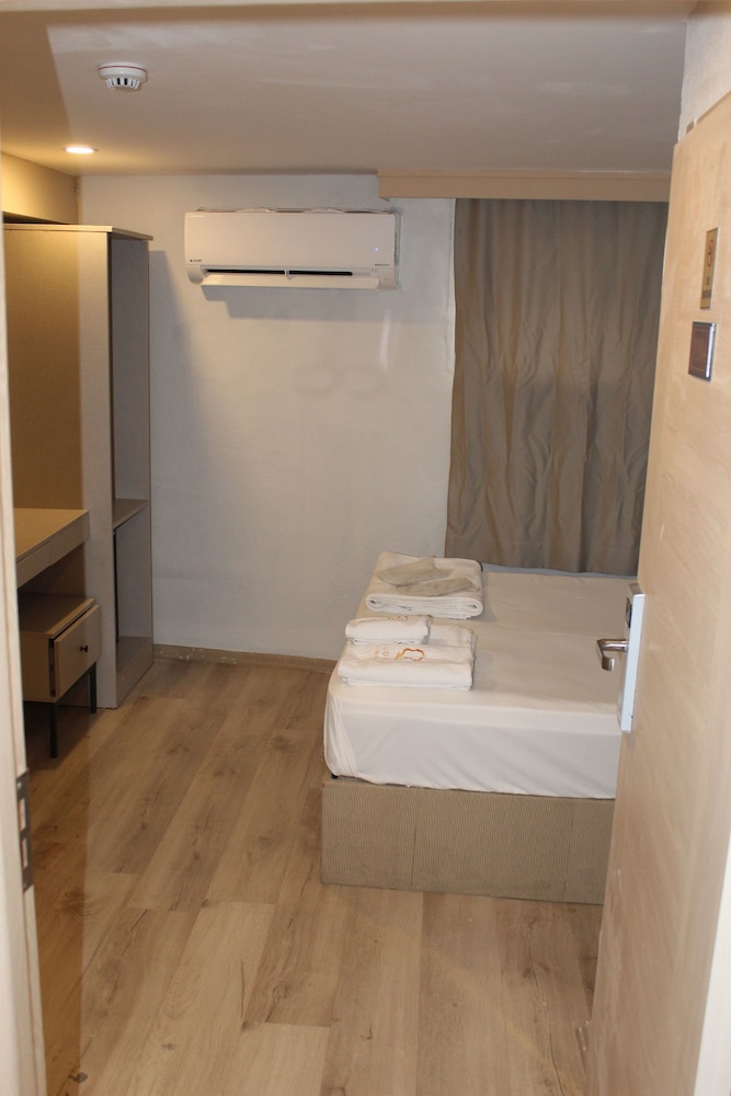 The Lola Hotel 24