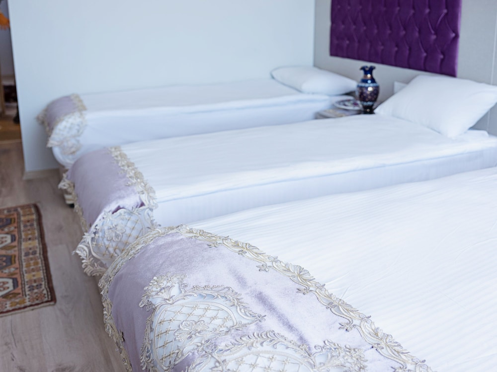 The Lola Hotel 19