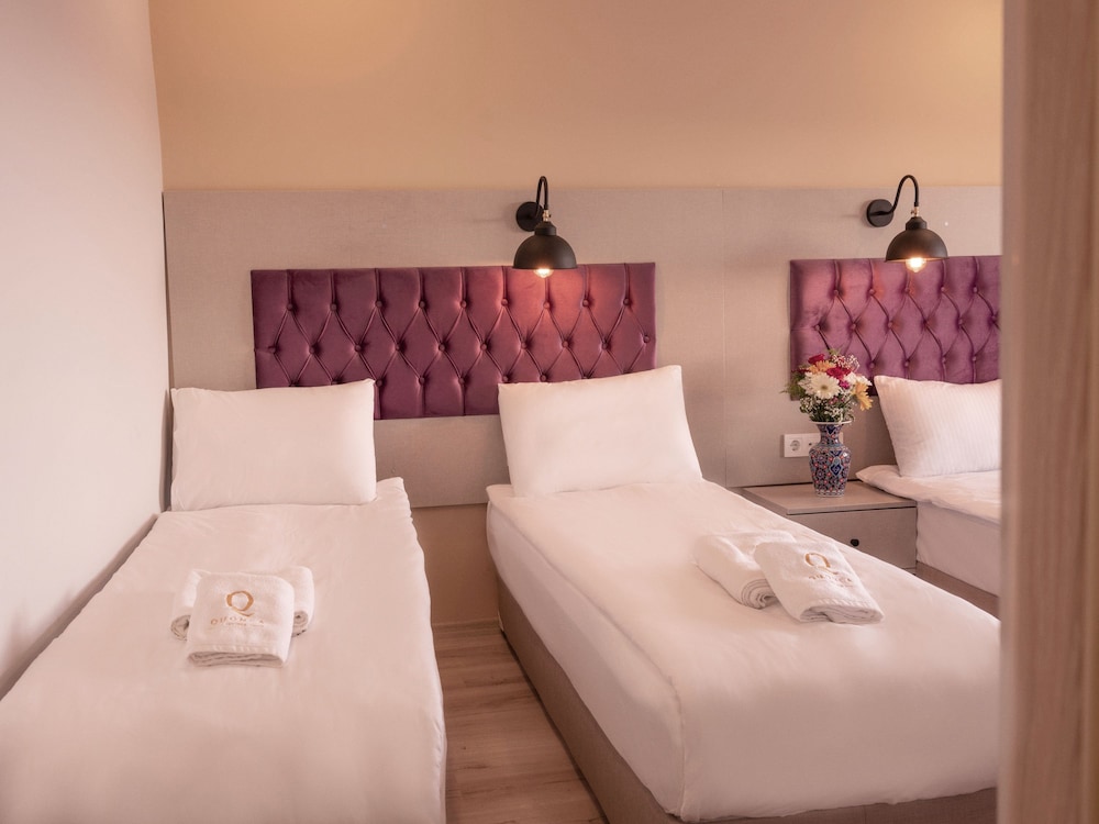 The Lola Hotel 3