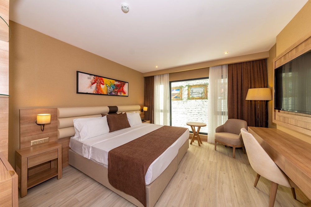 38 Hotel 17