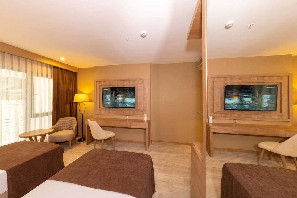38 Hotel 12