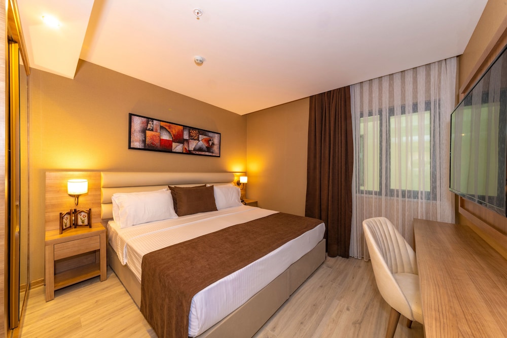 38 Hotel 22