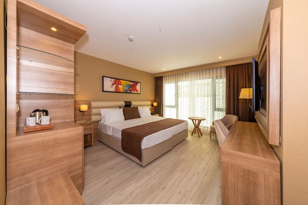 38 Hotel 23