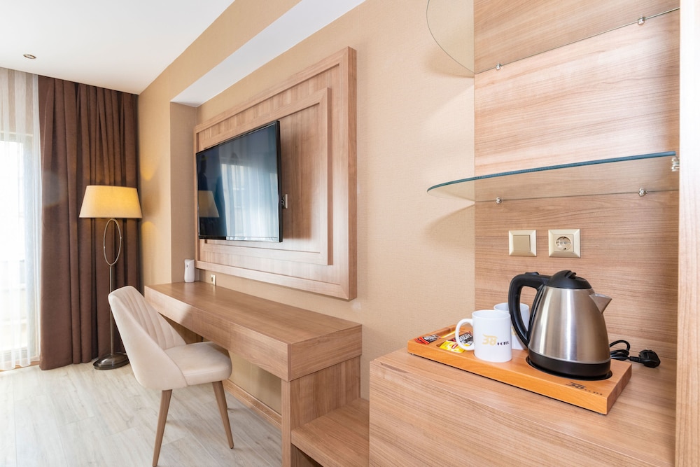 38 Hotel 16