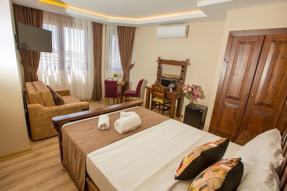The Pera Port Hotel 12