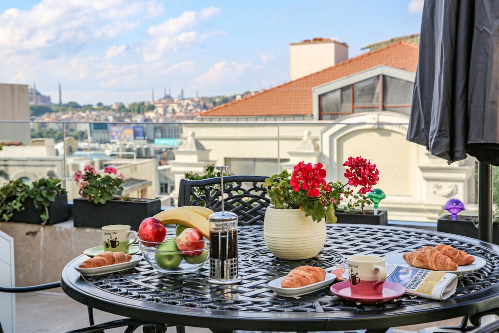 No 8 Galata 1