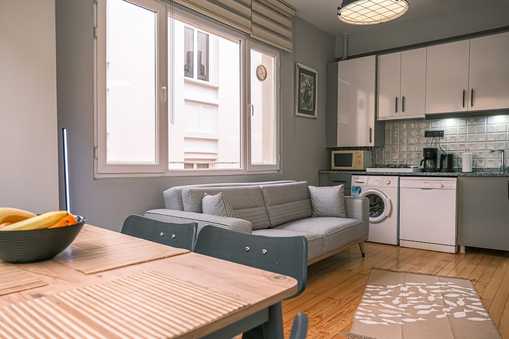 No 8 Galata 22