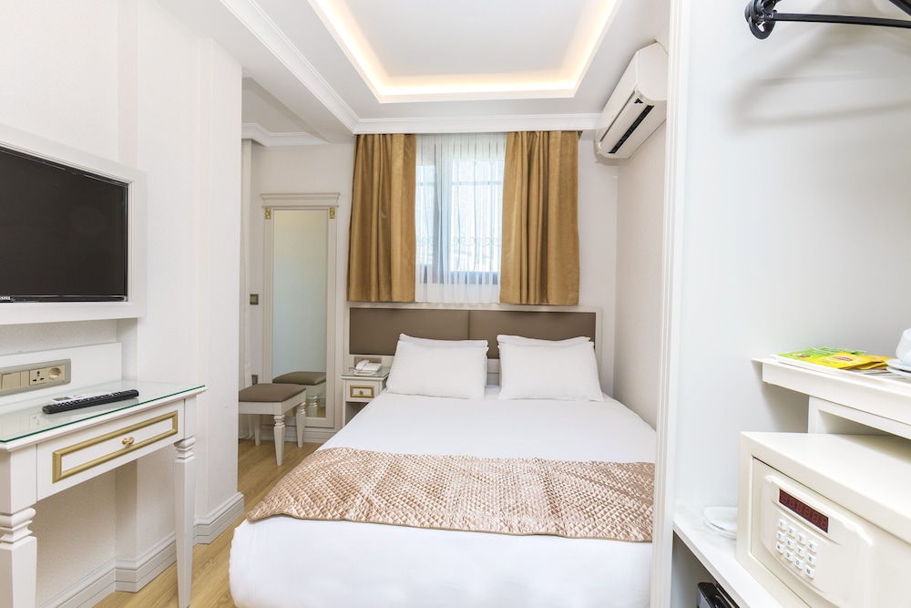 City Hall Hotel 8
