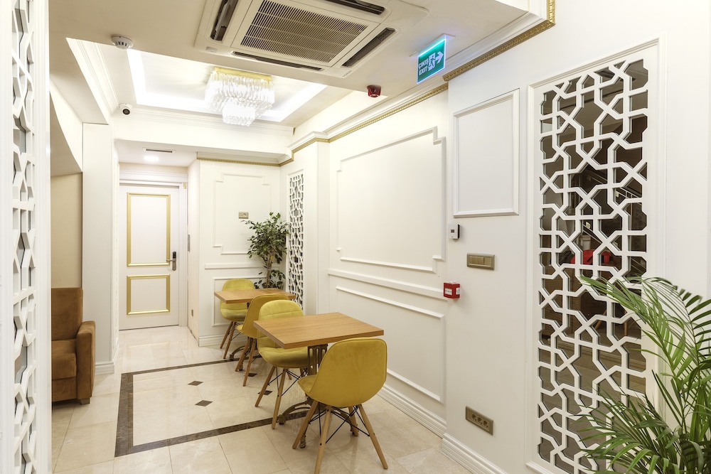 City Hall Hotel 4