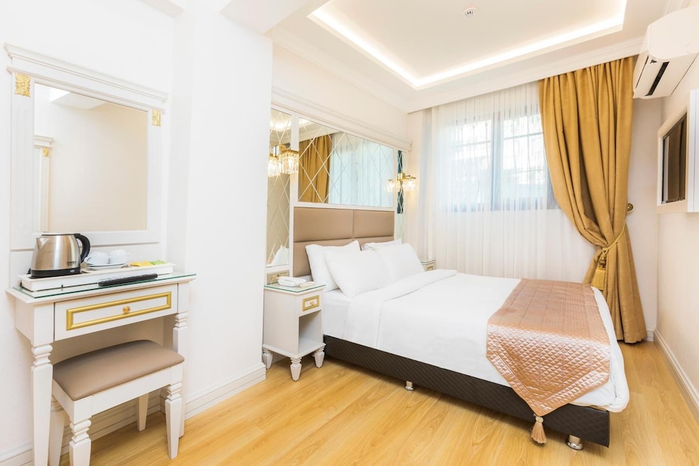 City Hall Hotel 12