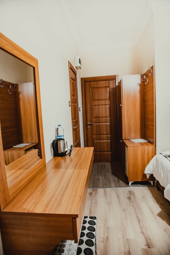 Biter Hotel 9