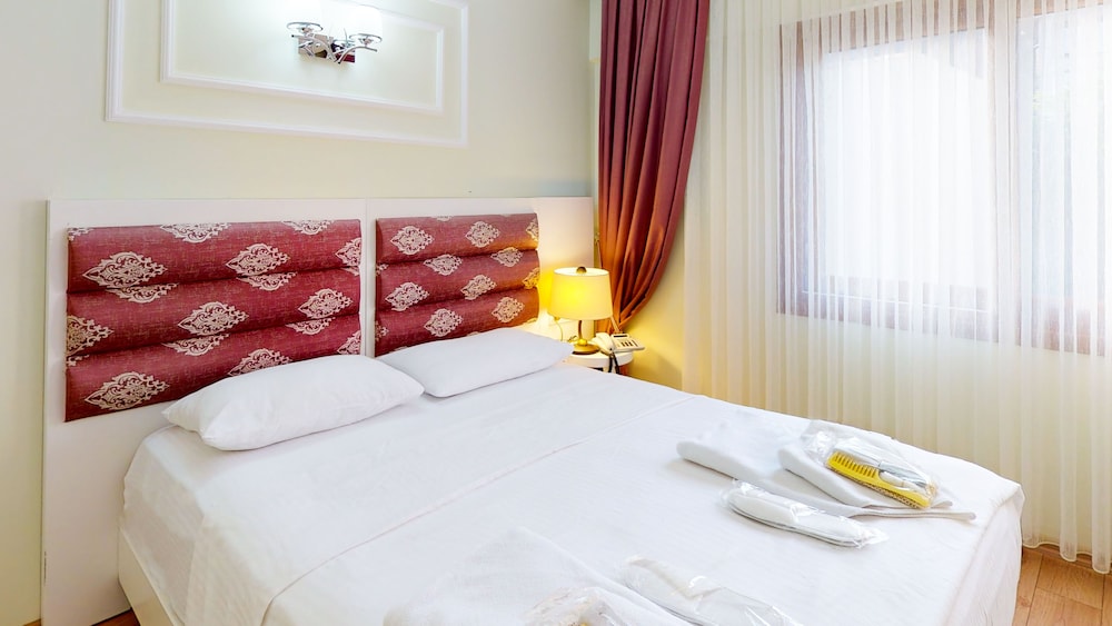 The Wolf Hotel 10