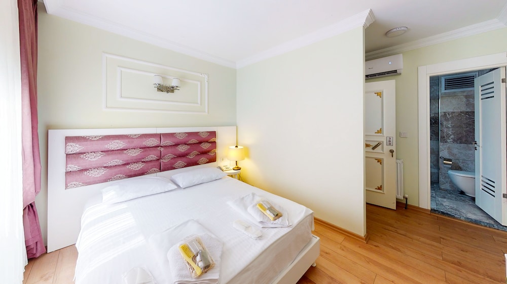 The Wolf Hotel 13