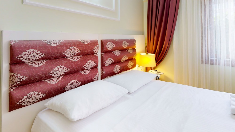 The Wolf Hotel 9