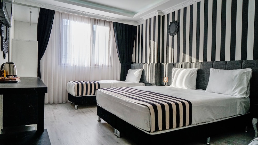 Cnr Inci Hotel 9