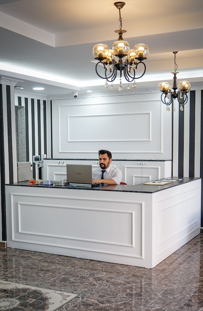 Cnr Inci Hotel 6