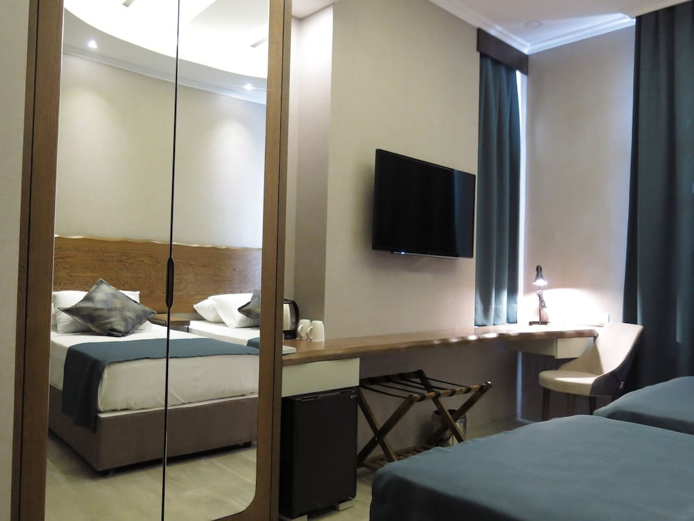 Galatahan Hotel 8
