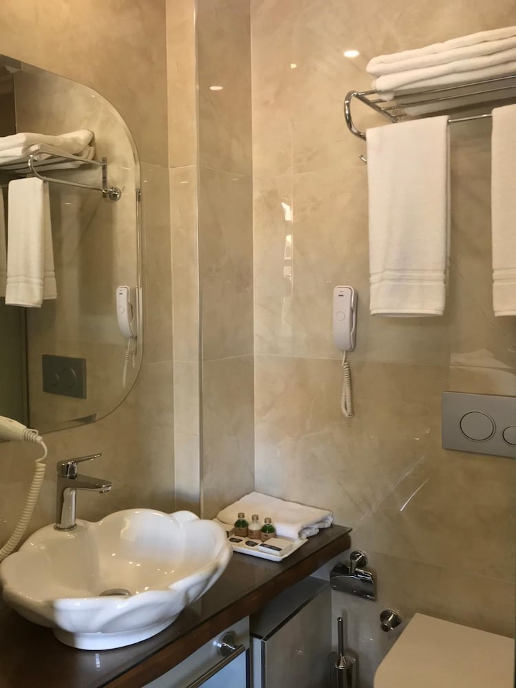 Galatahan Hotel 24