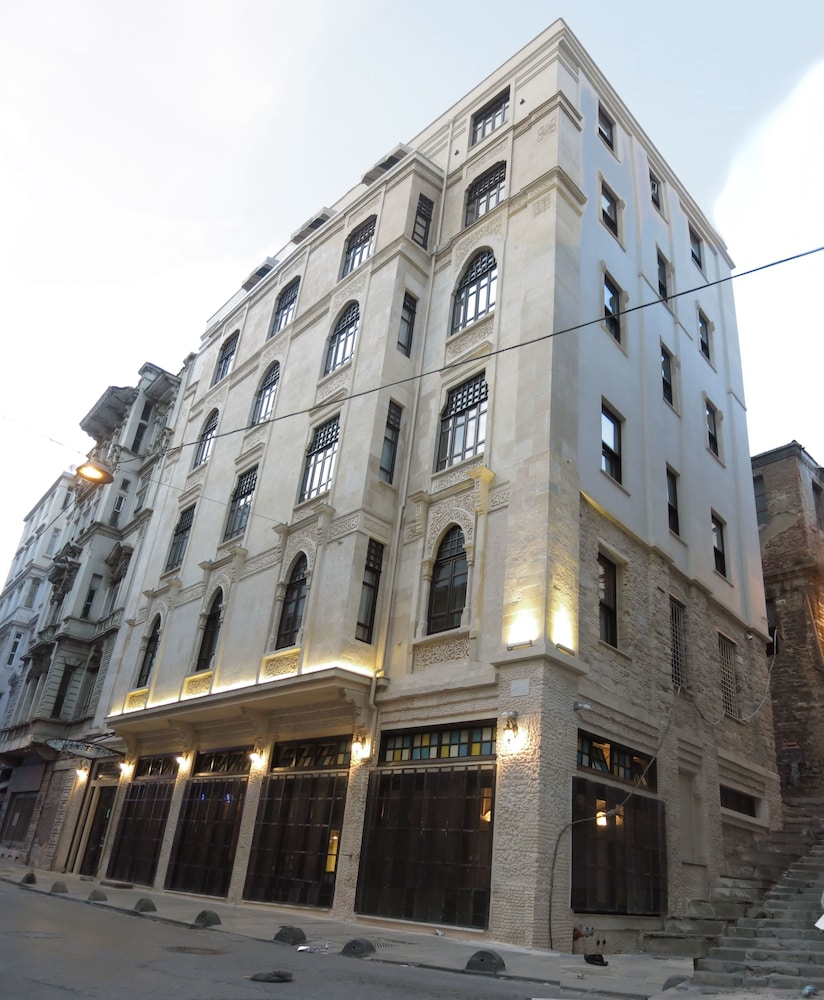 Galatahan Hotel 1