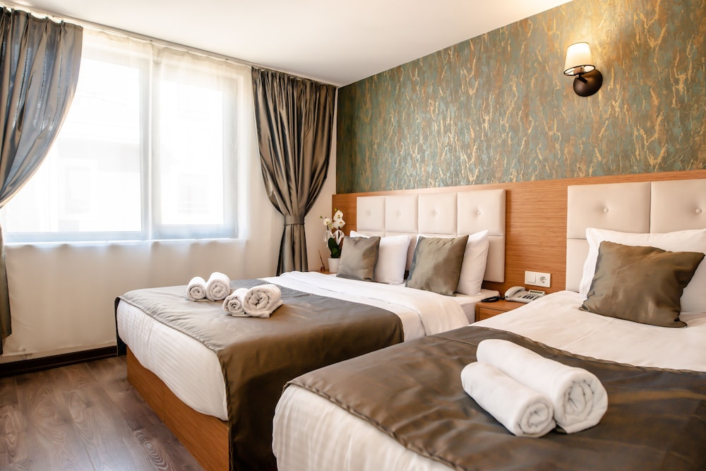 The Camelot Hotel 12