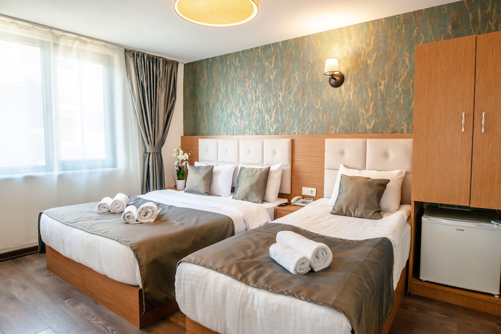 The Camelot Hotel 10